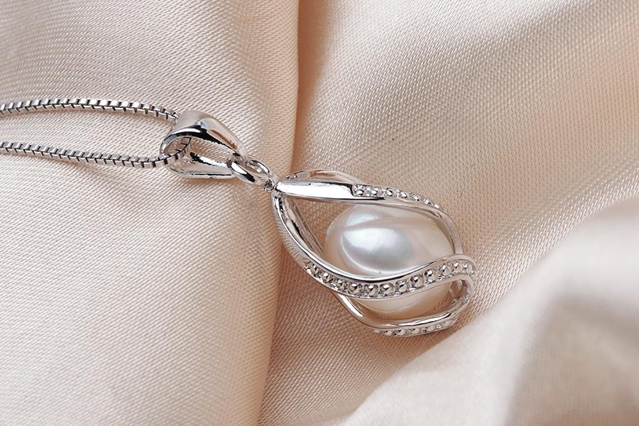 Elegant Natural Pearl Necklace